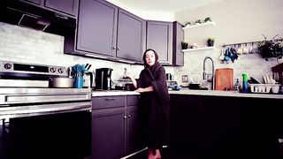 Lalunalewd – Mommy Caught Naked During Movie